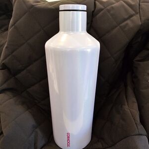 Corkcicle 60 Oz Insulated Canteen Unicorn Magic